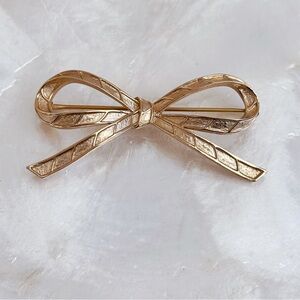 Trifari Gold Tone Ribbon Bow Brooch Vintage